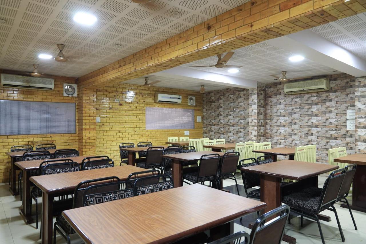 Oyo Flagship 77764 Hotel Rahul Ganeshpeth Colony Nagpur Extérieur photo